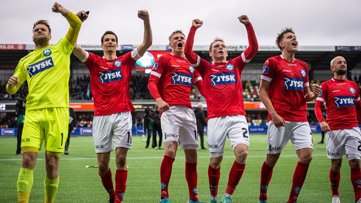 Đánh giá thực lực hai đội